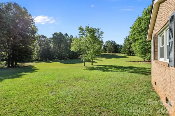 945 Alvin Hough RD, Midland, NC 28107