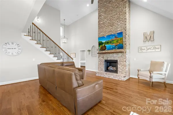 895 Oak Ridge Farms CIR, Newton, NC 28658