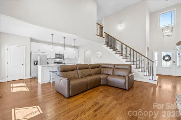 895 Oak Ridge Farms CIR, Newton, NC 28658