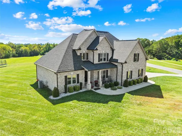 895 Oak Ridge Farms CIR, Newton, NC 28658