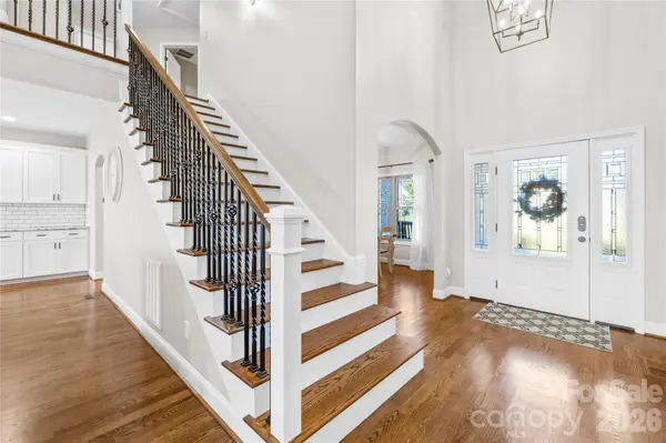 895 Oak Ridge Farms CIR, Newton, NC 28658