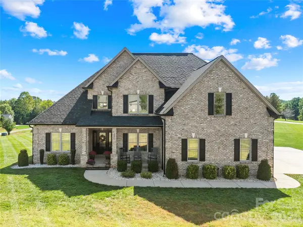 895 Oak Ridge Farms CIR, Newton, NC 28658