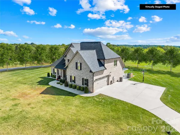 895 Oak Ridge Farms CIR, Newton, NC 28658