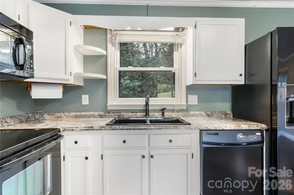 205 L And E Meadows DR, Waynesville, NC 28786