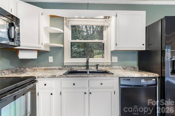 205 L And E Meadows DR, Waynesville, NC 28786