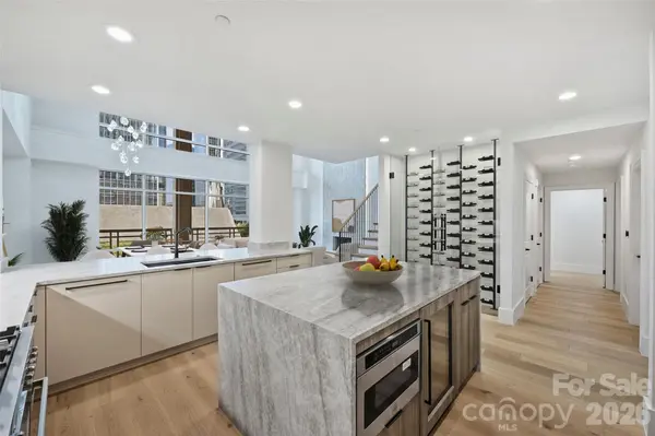 435 S Tryon ST #301, Charlotte, NC 28202