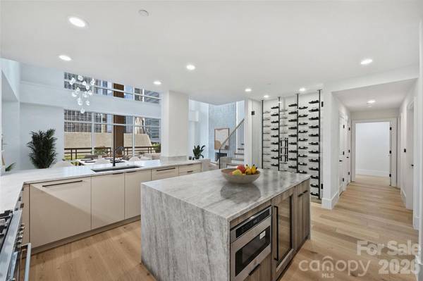 435 S Tryon ST #301, Charlotte, NC 28202
