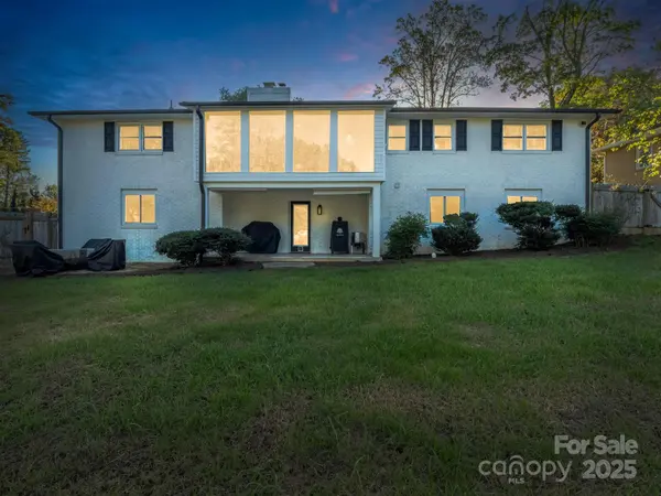 2115 N Stoney View CT, Hendersonville, NC 28792