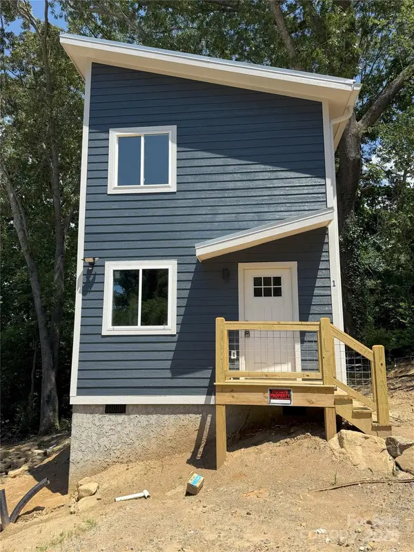 1 Freeport LN, Asheville, NC 28806
