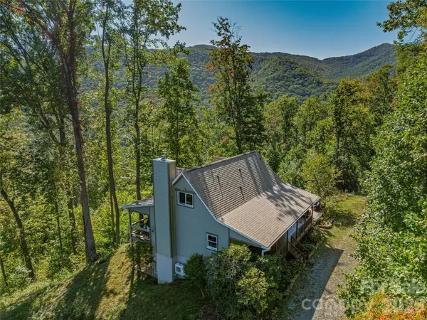 382 Black Oak Cove RD, Candler, NC 28715