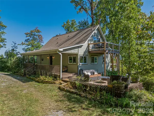 382 Black Oak Cove RD, Candler, NC 28715