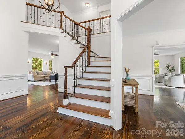5619 Mountain Point LN, Charlotte, NC 28216
