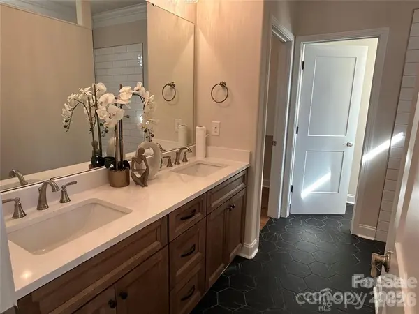 5044 Silver Trace LN #101, Denver, NC 28037