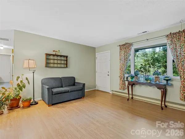 5 West Cove ST, Weaverville, NC 28787