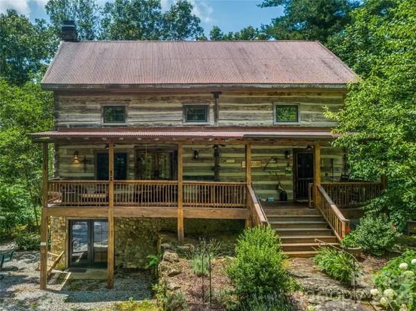 69 Dogwood Branch LN, Zirconia, NC 28790