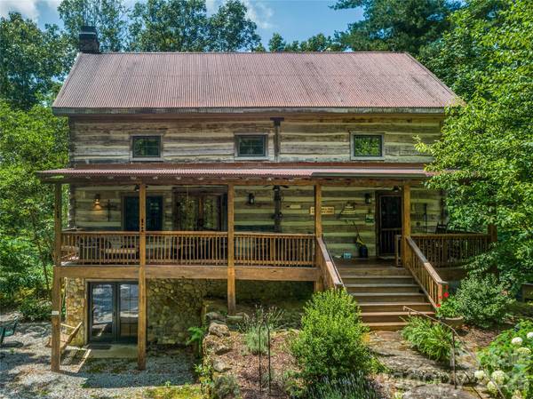 69 Dogwood Branch LN, Zirconia, NC 28790