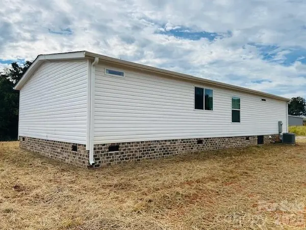 501 Eagle Mills RD, Hamptonville, NC 27020