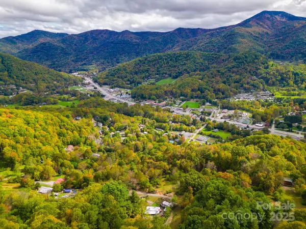 105 Home Place RD, Maggie Valley, NC 28751