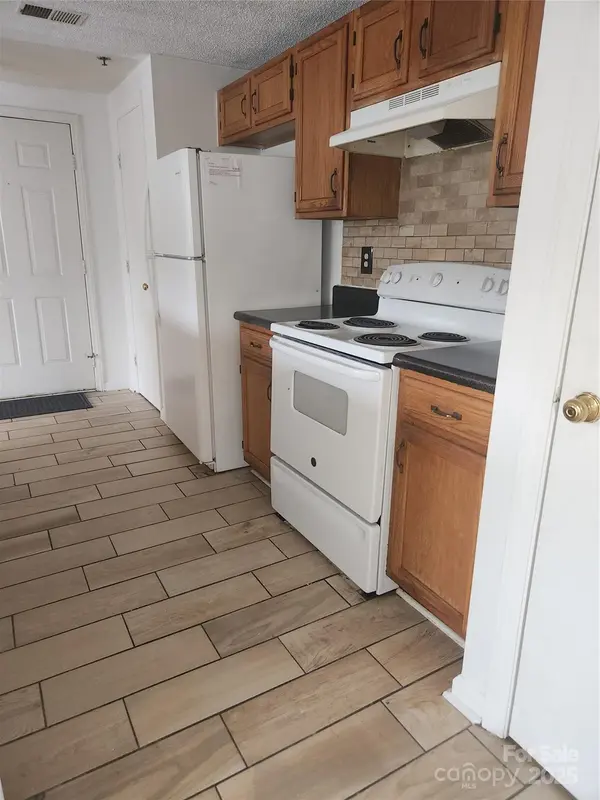 1614-H Arlyn CIR, Charlotte, NC 28213