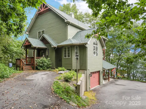 195 Simpson LN, Maggie Valley, NC 28751