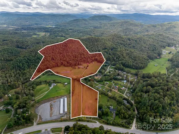 71 Happy Valley DR, Mills River, NC 28759