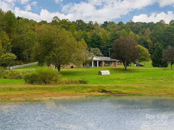 71 Happy Valley DR, Mills River, NC 287759