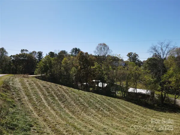 215 Old Macedonia RD, Asheville, NC 28804