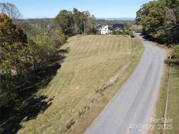 215 Old Macedonia RD, Asheville, NC 28804