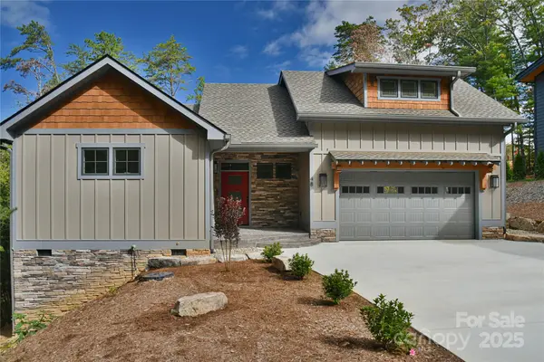 48 Crossings CIR, Fairview, NC 28730