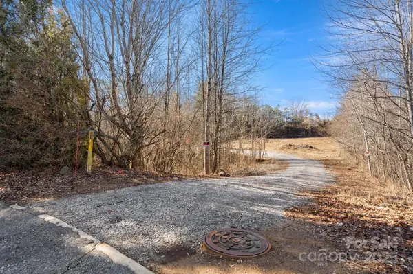 238 Mitchelle DR, Hendersonville, NC 28792