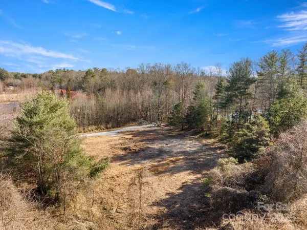 238 Mitchelle DR, Hendersonville, NC 28792