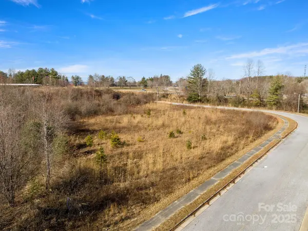 238 Mitchelle DR, Hendersonville, NC 28792