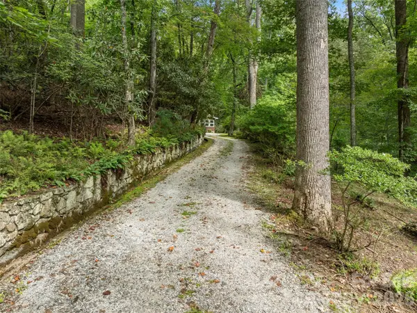 812 Crab Creek RD, Hendersonville, NC 28739