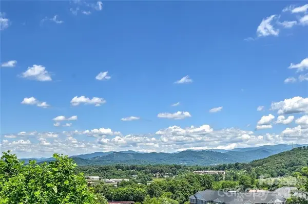 29 Rotunda CIR, Asheville, NC 28806