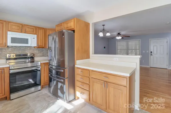 16 Aberdeen DR, Arden, NC 28704