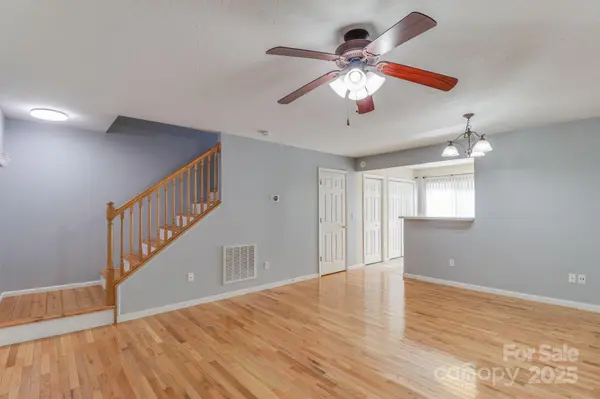 16 Aberdeen DR, Arden, NC 28704