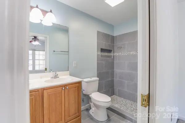 16 Aberdeen DR, Arden, NC 28704