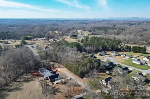 1625 Summerlin PL, Newton, NC 28658