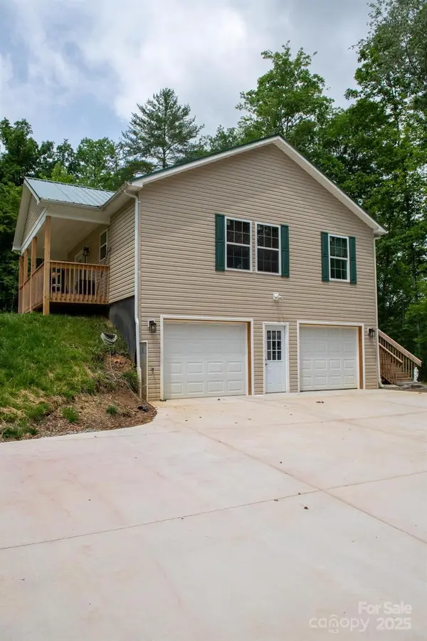 1036 Williamsburg DR, Lenoir, NC 28645