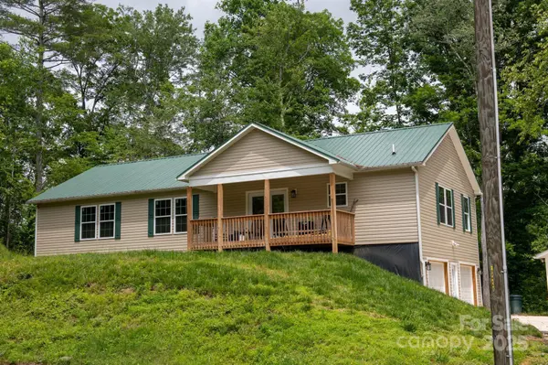 1036 Williamsburg DR, Lenoir, NC 28645