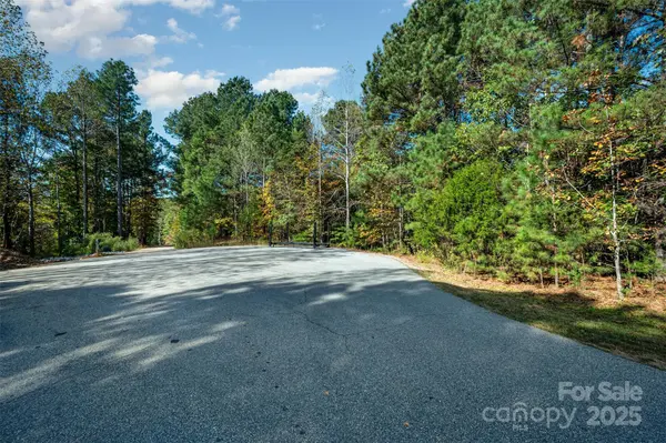 150 Oak Point LN, Stony Point, NC 28678