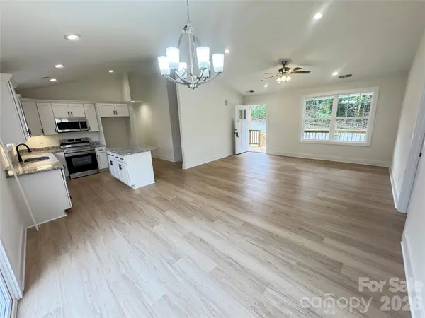 1205 Summerhill ST SW, Lenoir, NC 28645