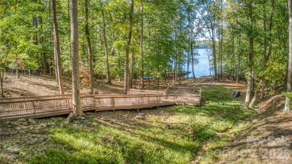 906 Rocky Cove LN, Denton, NC 27239