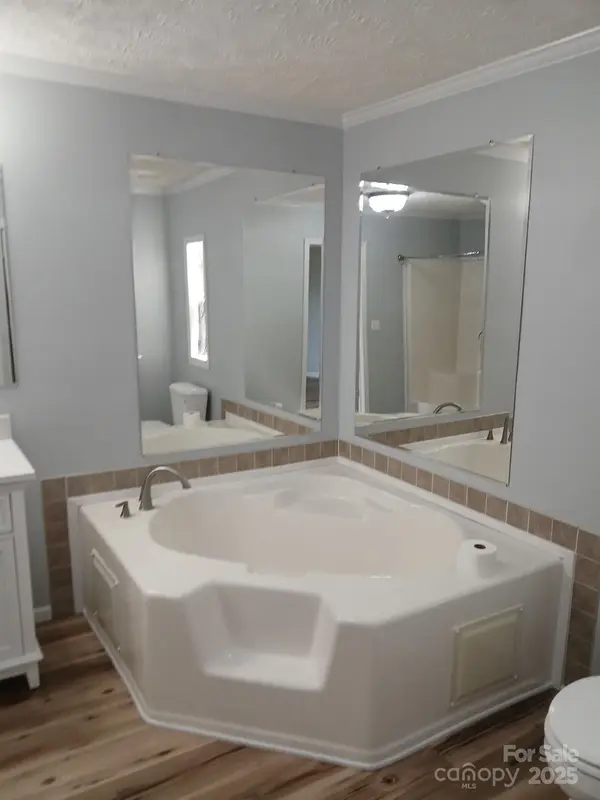 218 Muldoon LN, Clover, SC 29710