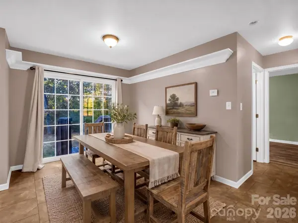 663 Landrum RD, Columbus, NC 28722