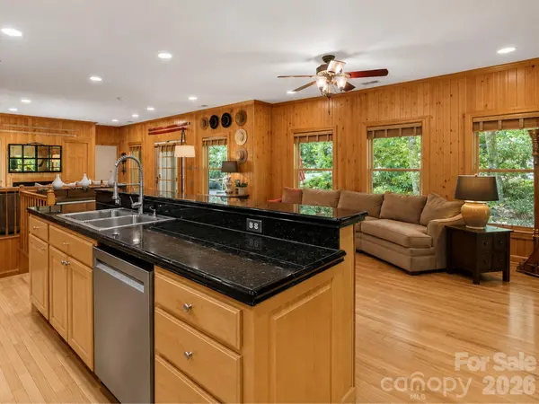 7255 Laurel Hill DR, Newland, NC 28657