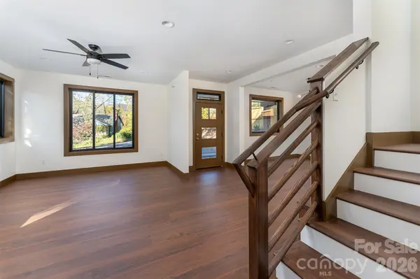 119 N Bear Creek RD, Asheville, NC 28806
