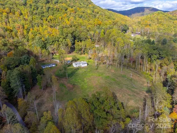 8125 Ellijay RD, Franklin, NC 28734