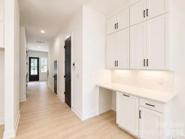 3922 Sarah DR, Charlotte, NC 28217