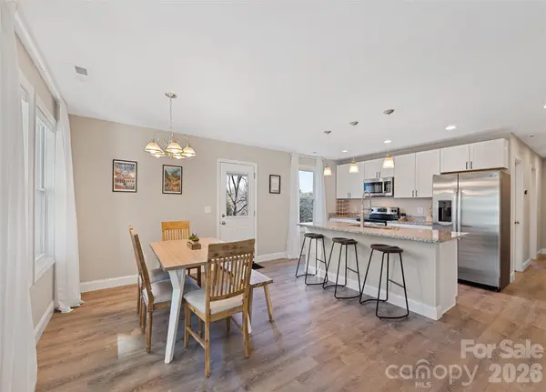 687 Holtzclaw RD, Canton, NC 28716